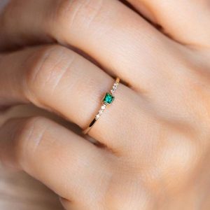 anillos de compromiso con esmeralda colombiana