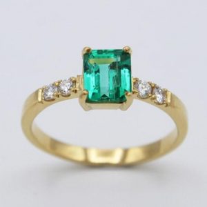 anillos de compromiso esmeralda verde