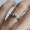 anillos de boda con esmeralda
